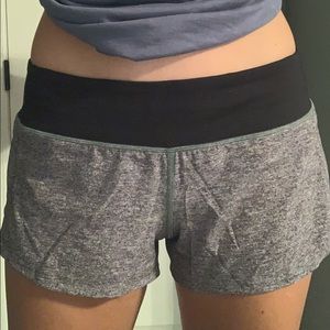 lululemon speed up shorts 2.5” NWOT